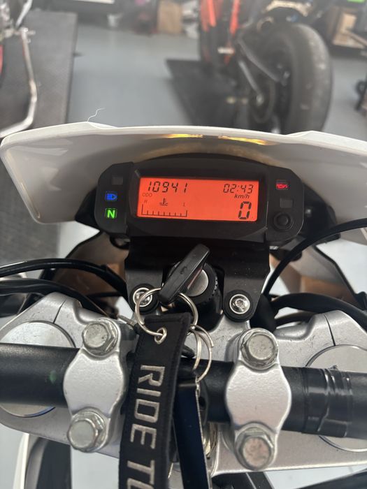 Vendo U M..125 com ciliindro 150cc