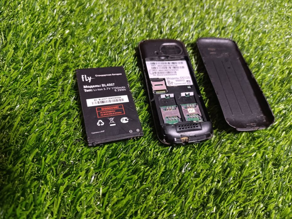 На запчасти телефоны: Samsung, Redmi, Fly; фотоаппарат Samsung