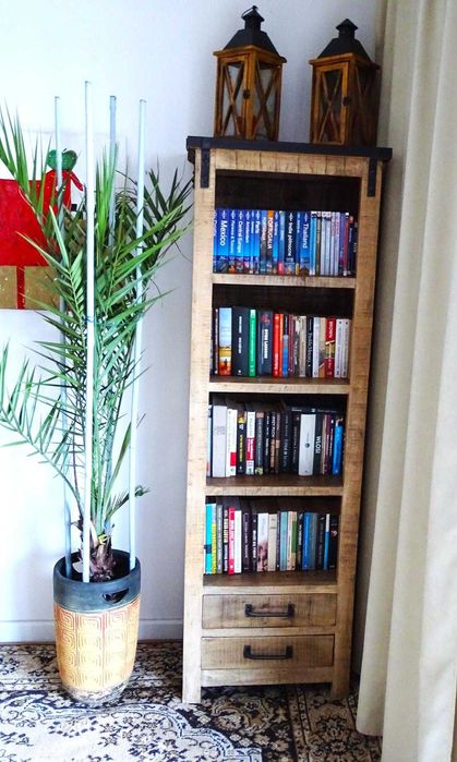 Kolonialna drewniana witryna / regał z litego drewna – śliczny