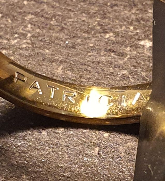 Aliança e solitário banhado a ouro 18k.Possibilidade gravar nome data