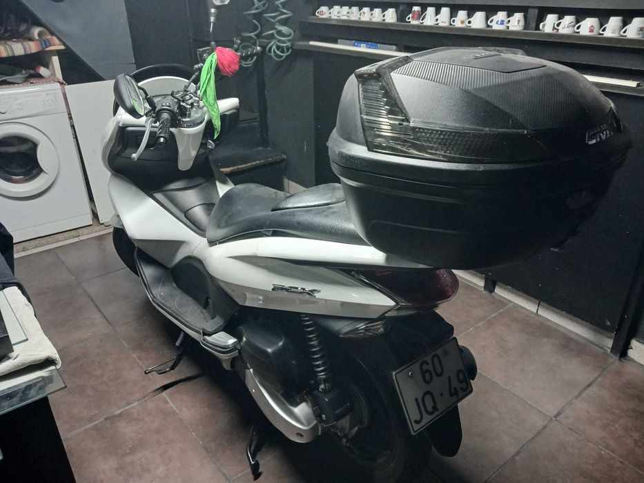 Honda PCX 125 (2011) | Com Mala Top Case GIVI