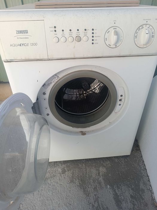 Maq lavar roupa Zanussi aquacycle 1300 avariada