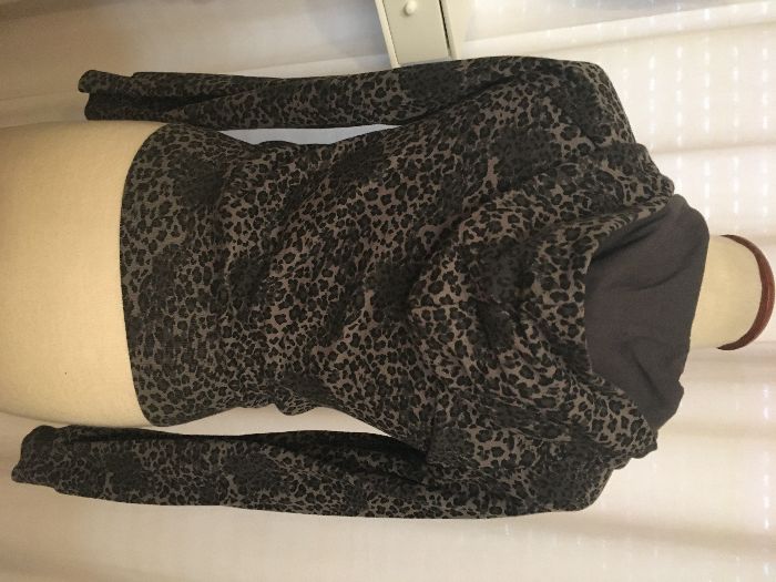 Blusão / Casaco de Tigre com capuz da marca Zara