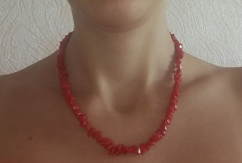 Бусы красного цвета