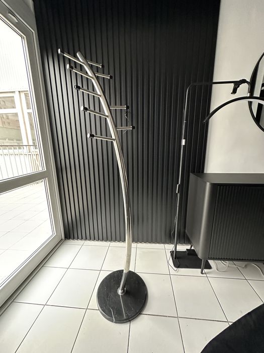 Stojak Wieszak na ubrania stojak - podstawa marmurowa. Solidny. Leszno