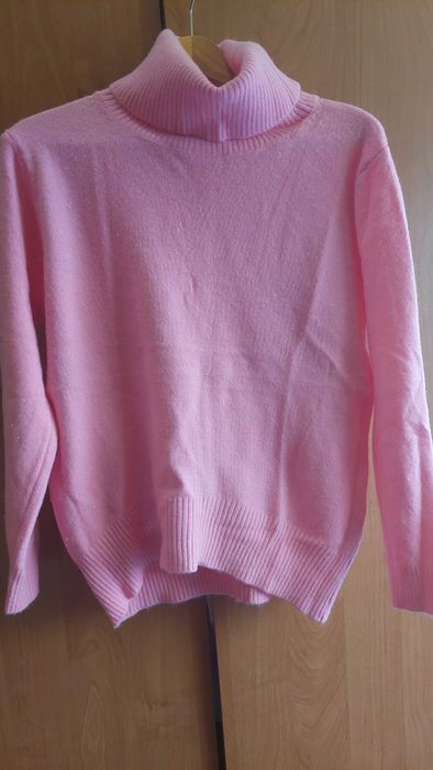 Różowy nowy cieplusi golf