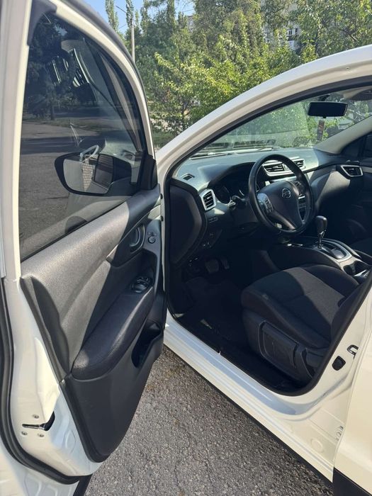 Вашій увазі Ніссан в рідній фарбі.