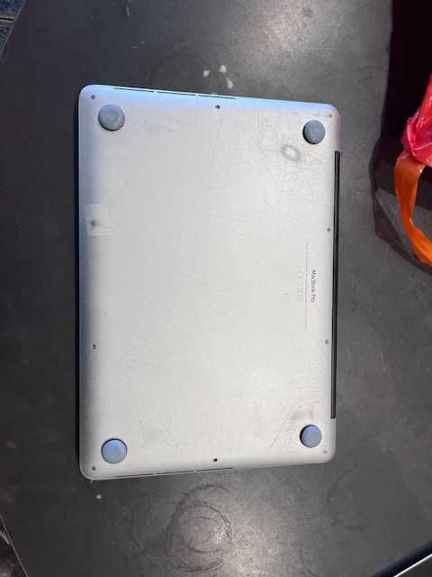 MacBook AIR 2105 A1502