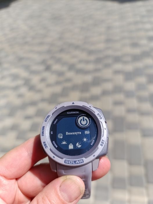 Garmin instinct Solar/вимикається
