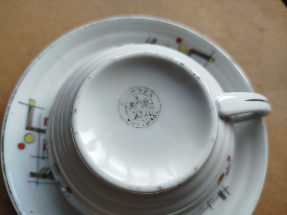 Duas chávenas em porcelana muito antigas