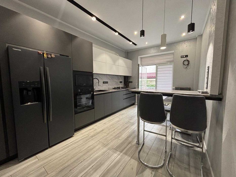 Стильна 2-кімнатна квартира з авторським дизайном у ЖК «28 Перлина»