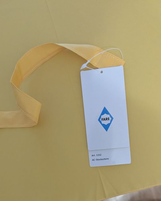 Продаються парасолі