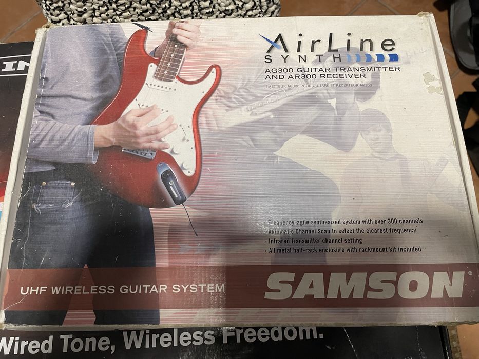 Wireless AKG WMS 40 | Samson Airline Synth