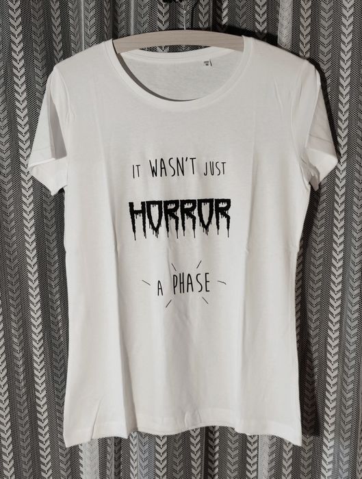 T-shirts "Não Era Apenas Uma Fase" brancas mulher II