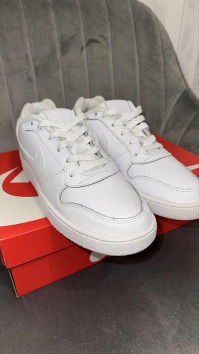 Nike кросівки. Оригінал! Нові. Натуральна шкіра. Розмір 40