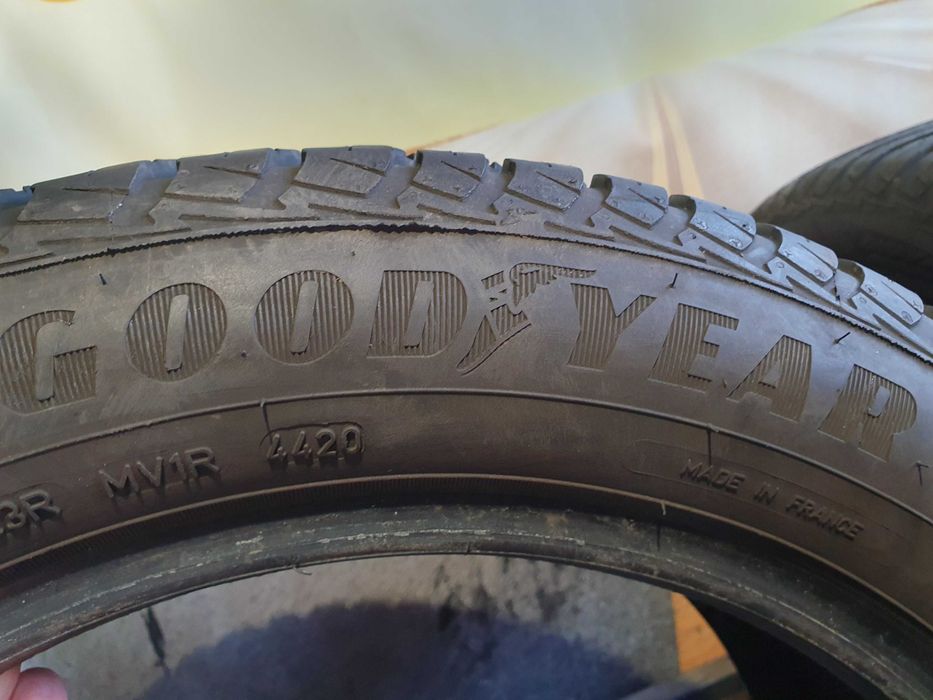 Para opon Goodyear Vector4Season  215/55/17