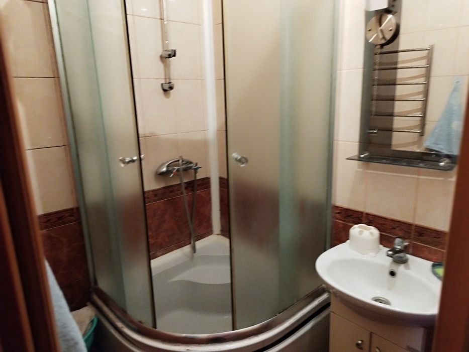 Здам 3 кімнатну квартиру поруч клініка Казявкіна.Моюна на довгий термі