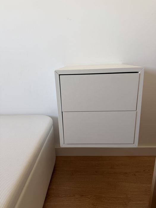 Sommier IKEA 140x200 com arrumação + 2 mesas de cabeceira