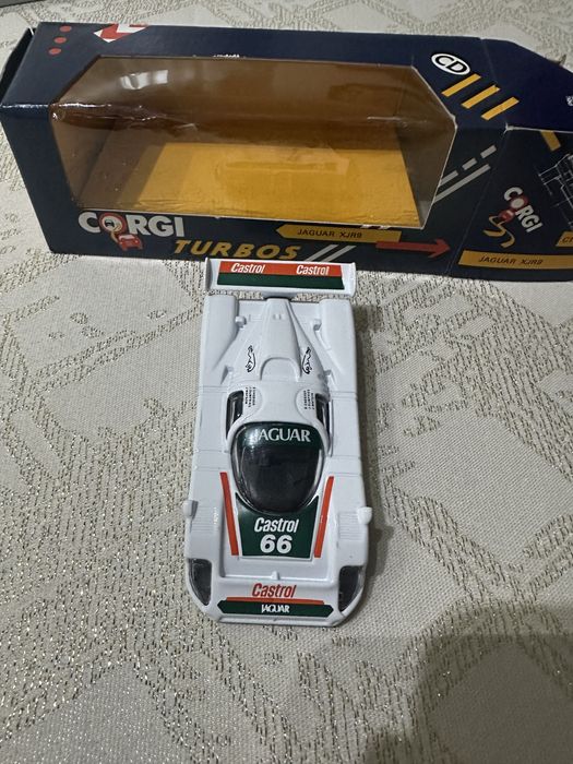 Jaguar XJR9 da corgi