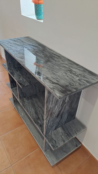 Estante em pedra