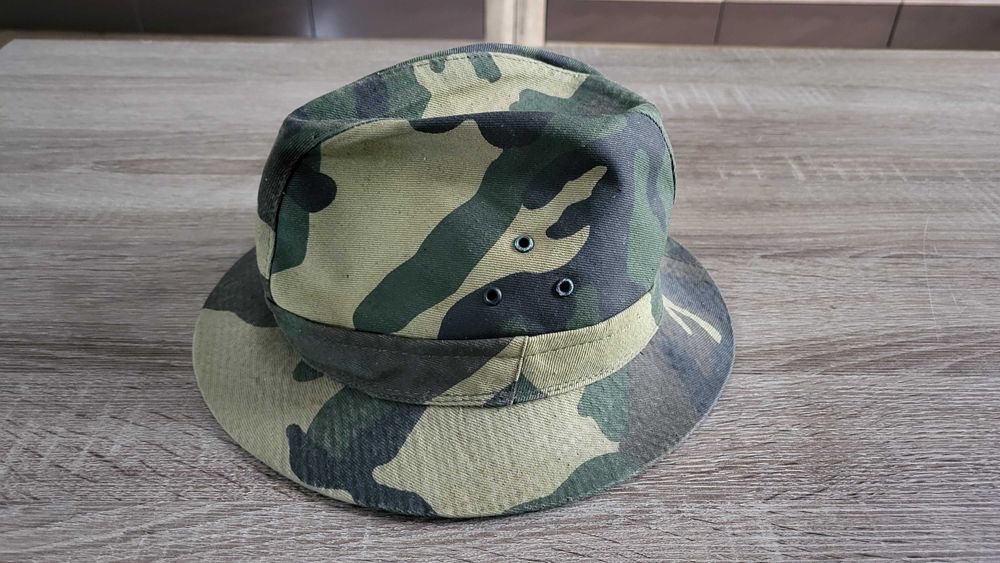 czapka kapelusz moro, dł. ronda 27 cm, szer 26 cm. Obw. głowy 56 cm