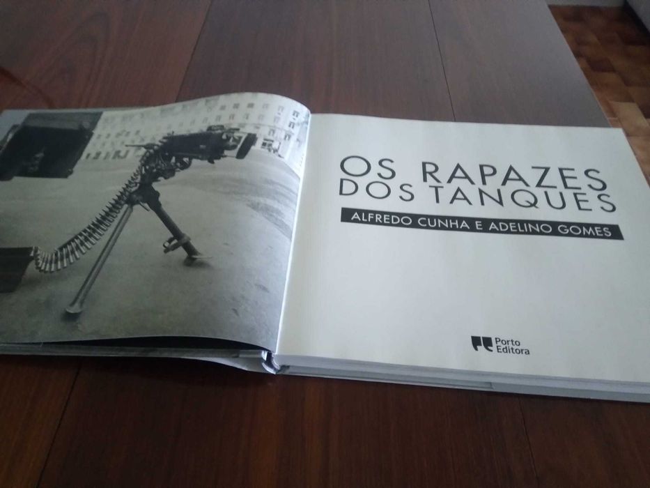 Os Rapazes dos Tanques por Alfredo Cunha e Adelino Gomes