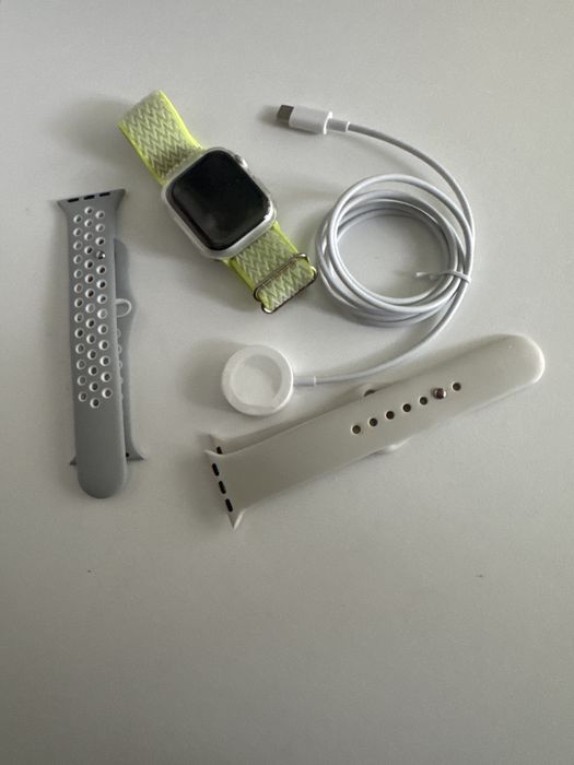 Часы эпл вотч 8 сильвер 41 мм!отличное состояние