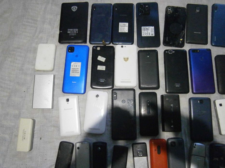 Мобильные телефоны ( один лот )