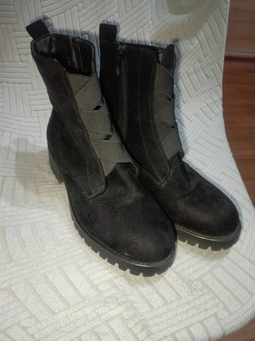 Czarne botki rozmiar 39