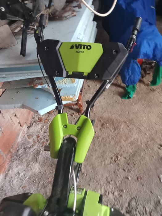 Trator novo com 3 anos de engantia