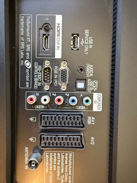 Tv LG 32” preta.
