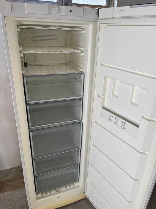 Arca frigorifica vertical BALAY