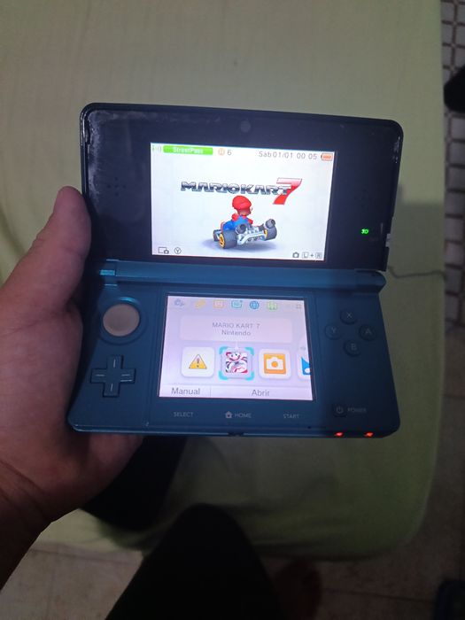 Nitendo 3ds , com 8 jogos , e caixa