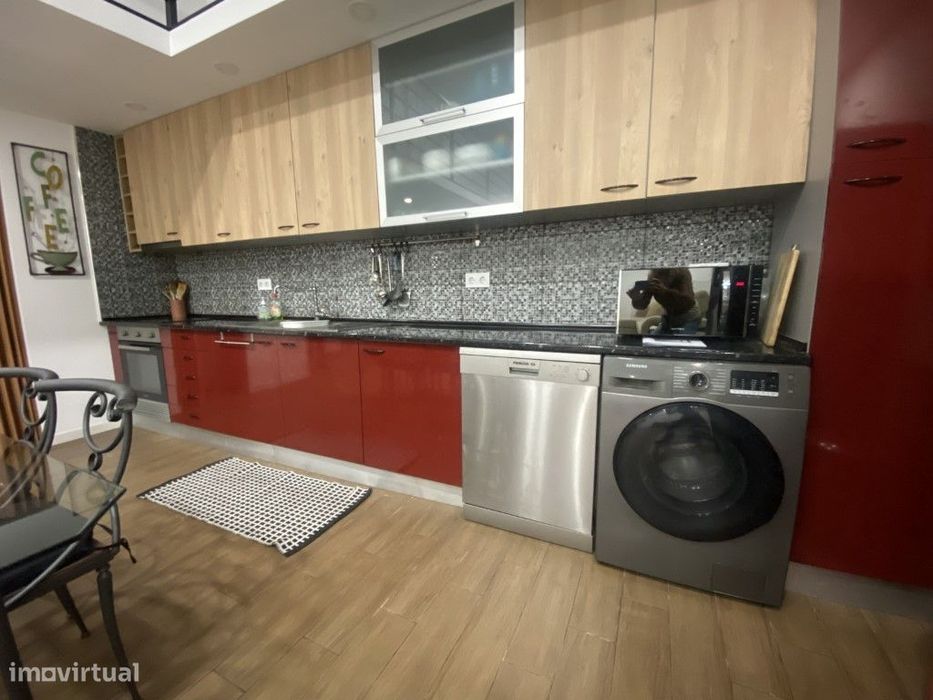 Moradia em Banda com 2 Suites e 1 quarto, com Logradouro