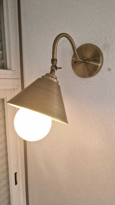 Aplique de parede dourado escovado