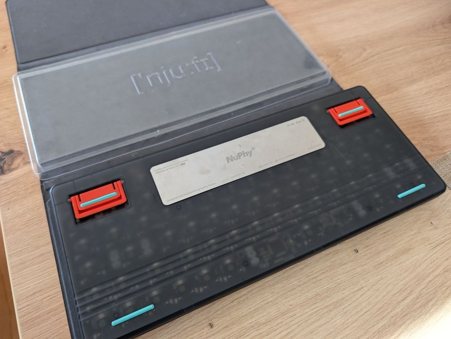 Nuphy air v2 com estojo e keycaps extra