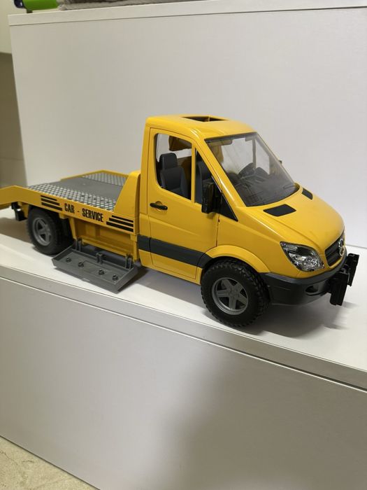 Тягач Bruder Mercedes