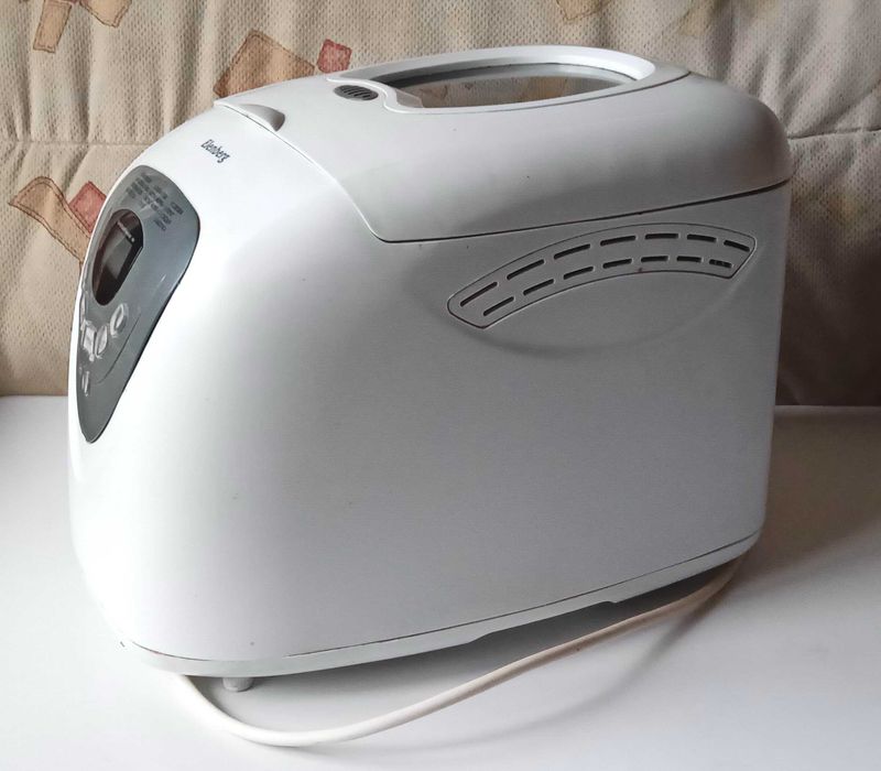 Хлебопечка Elenberg BM-3100  600 Вт, 900 гр.