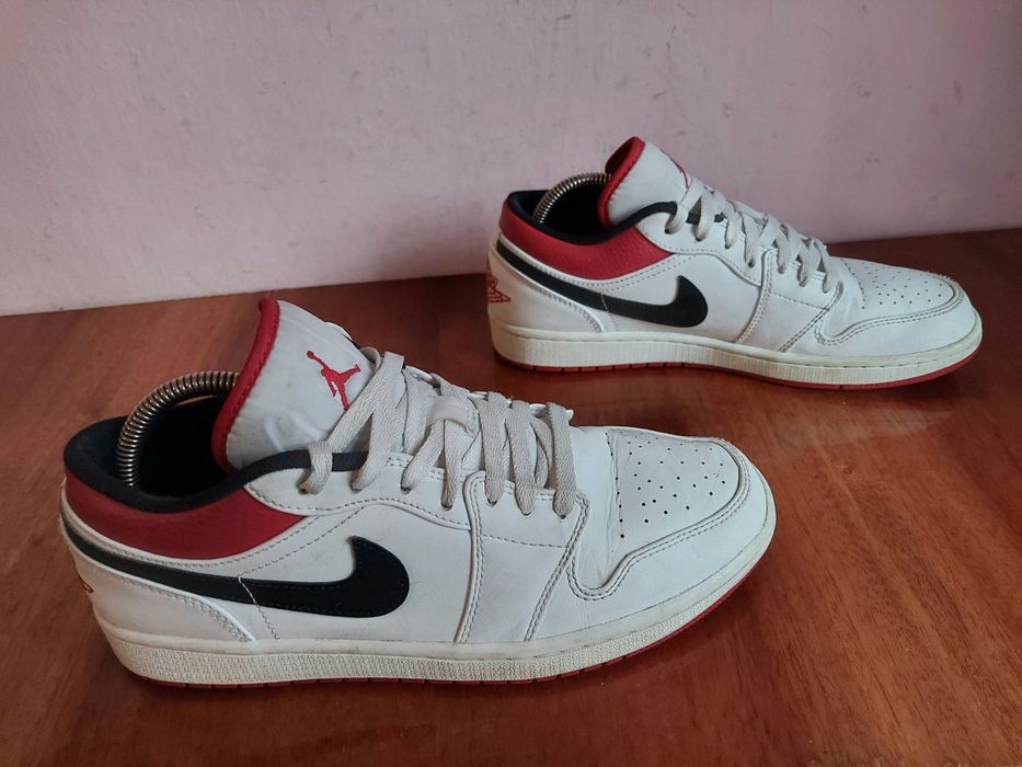 Кроссовки фірми air Jordan оригінал 

Розмір по бірці:
Us 9 UK 8 EUR 4