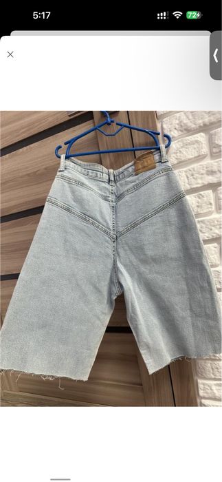 Продам нові джинсові шорти м-л з кокеткою/імітацією трусиків