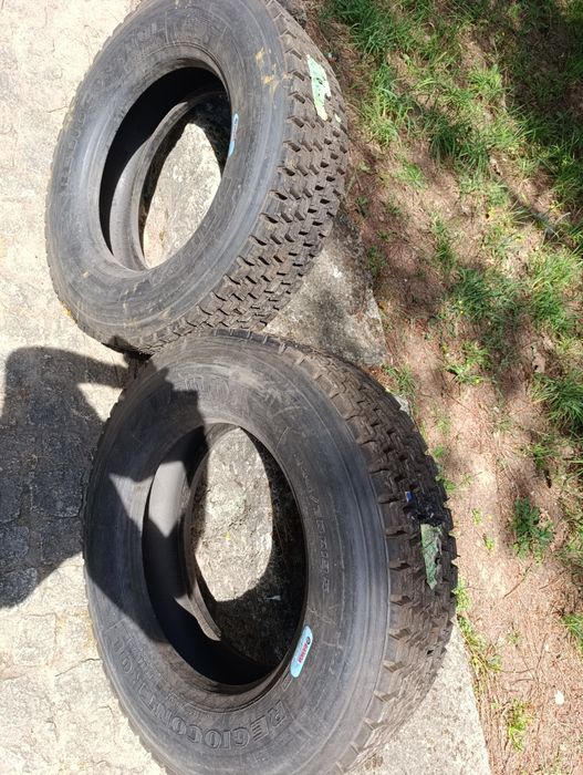 Vendo 2 Pneus novos 245/70.19.5