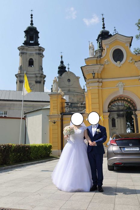Suknia ślubna biała– elegancka, zdobiona + welon