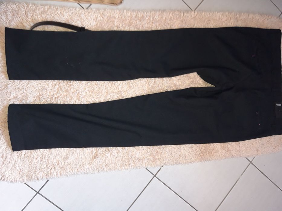 Eleganckie czarne spodnie do garnituru + pasek