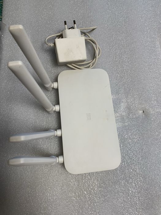 Продам ролтер Mi Router 4a