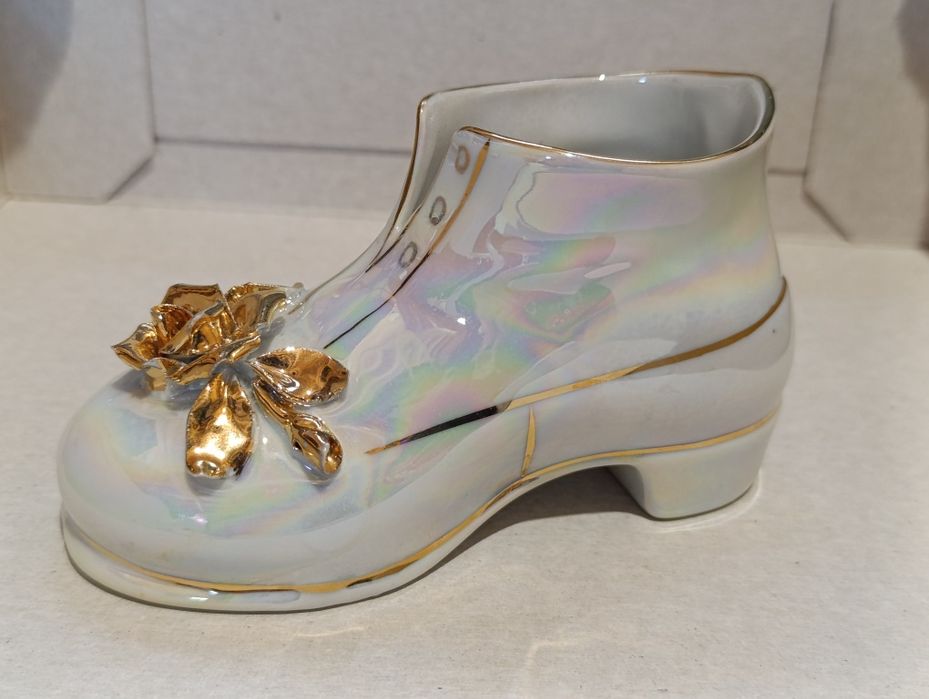 Porcelanowy bucik, antyk