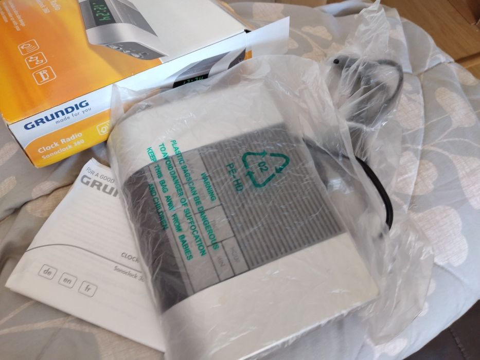 Rádio despertador novo marca Grundig