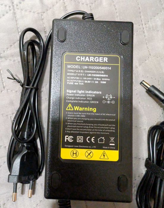 Універсальний зарядний пристрій для зарядки електросамокатів та ін.