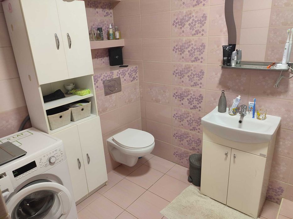 Od 01.08 - Wynajmę umeblowane, 2-pokojowe mieszkanie 60 m² z widokiem na ostrowiecki rynek. - Więcej