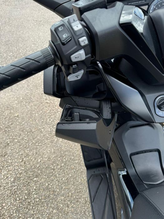 Mota honda forza, preta