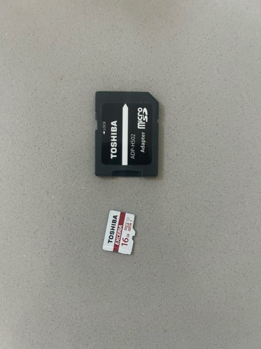 2 Cartões de Memória 16GB Kingston e Toshiba (Usados, com adaptador)